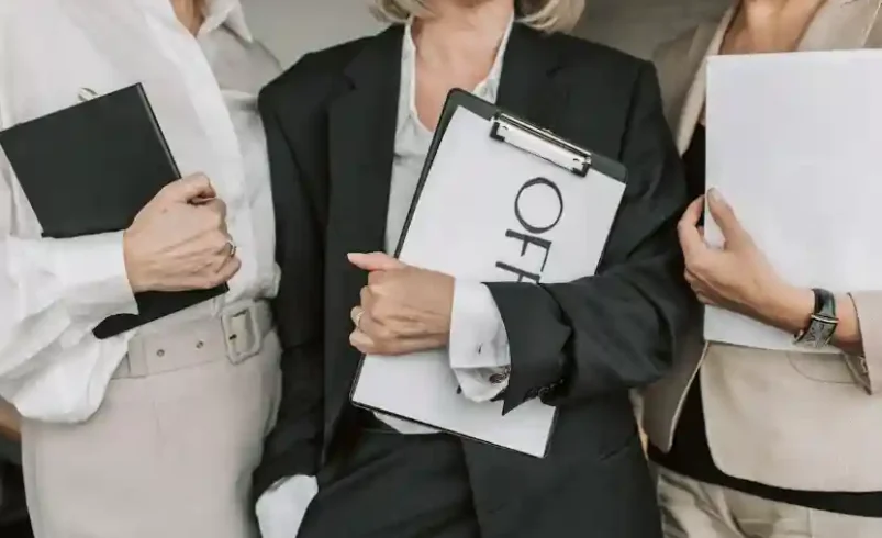 Guide to Natural and Confident Posing for Premium Corporate Headshots